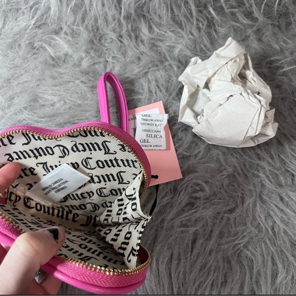 Juicy Couture pink fuzzy heart-shaped coin purse / wallet NWT - Picture 6 of 6